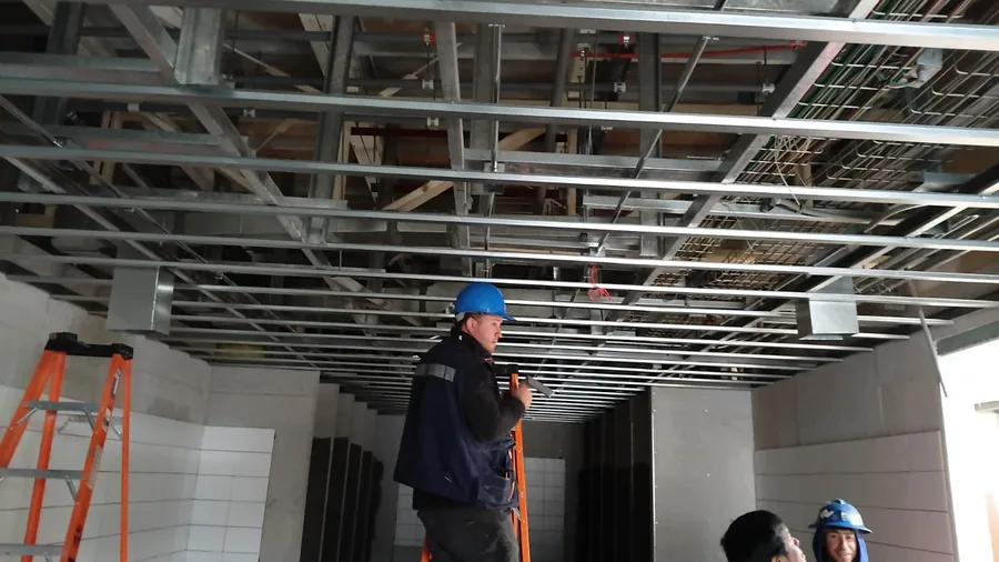 Instalación de ductería en proyecto de climatización